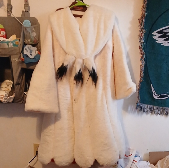 Cruella Costume Faux Fur Jacket - Picture 6 of 6
